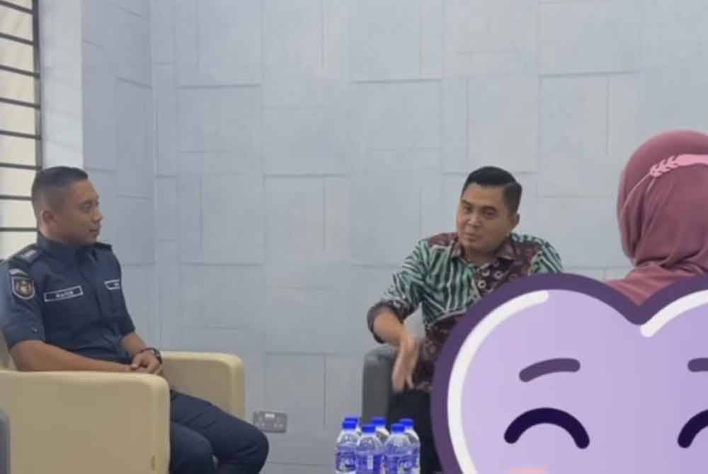 VIDEO: Manuver Ketua Ansor Jatim Dukung Khofifah dengan 'Baju' Brigade ...